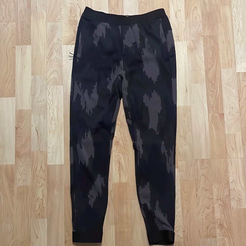 Limited edition lululemon joggers (Robert Geller) edition